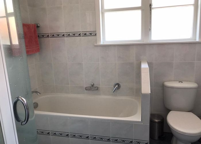  at 5 Cintra Place, Glen Innes, Auckland