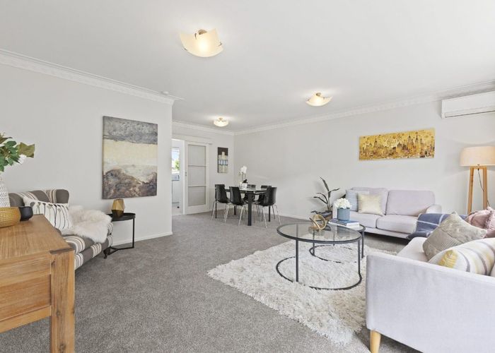  at 2/12 Robert Street, Ellerslie, Auckland
