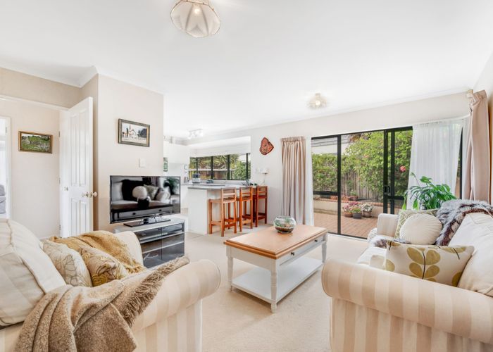  at 70 Bob Charles Drive, Golflands, Auckland