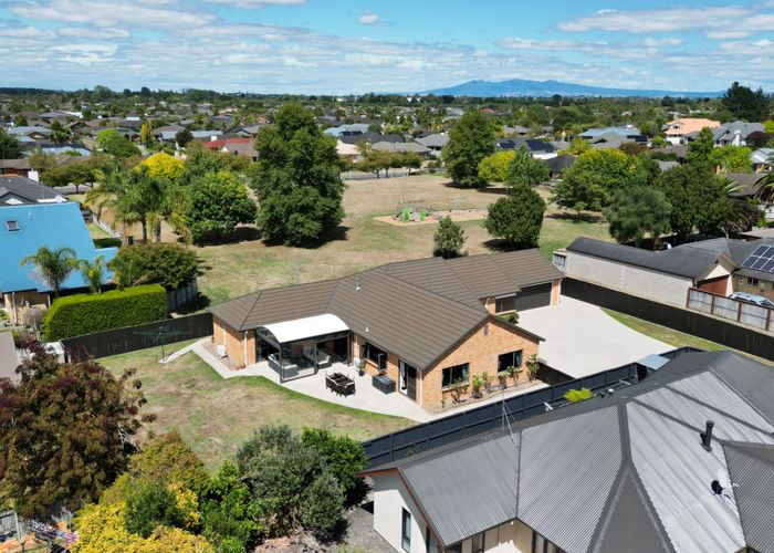  at 17 Grasmere Court, Huntington, Hamilton