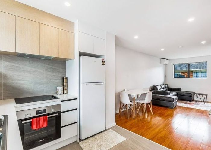  at 17 Red Arches Road, Henderson, Waitakere City, Auckland