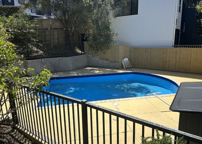  at 4/69 Target Road, Totara Vale, North Shore City, Auckland