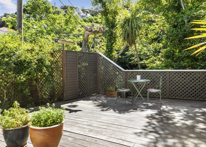 at 6 Bank Road, Northland, Wellington