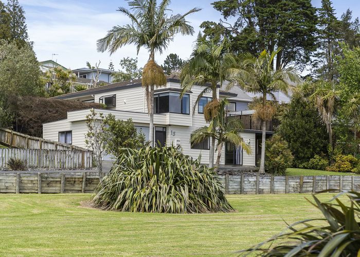  at 15 Taupiko Place, Green Bay, Auckland
