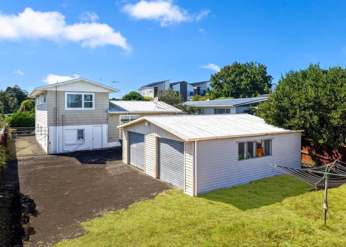  at 100 Edmonton Road, Henderson, Waitakere City, Auckland