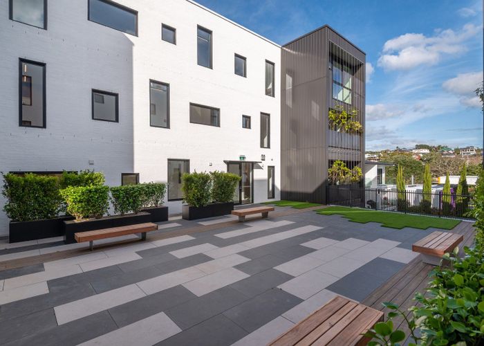  at 17/423-427 Beach Road, Mairangi Bay, North Shore City, Auckland