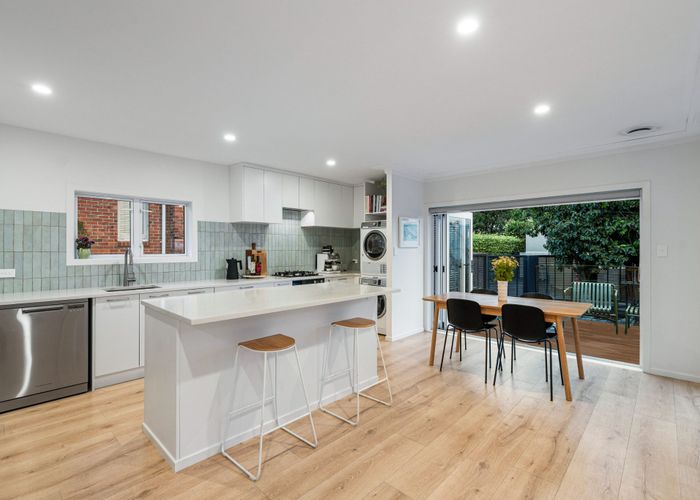  at 82 Michaels Avenue, Ellerslie, Auckland