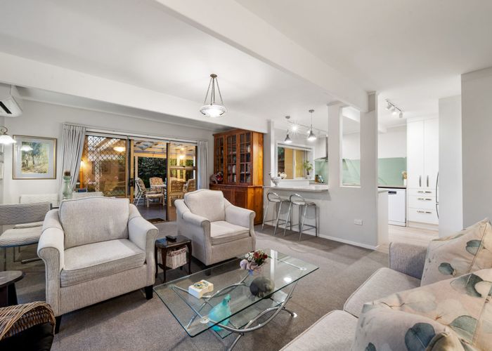  at 2/13A Wilbur Place, Sunnyhills, Manukau City, Auckland