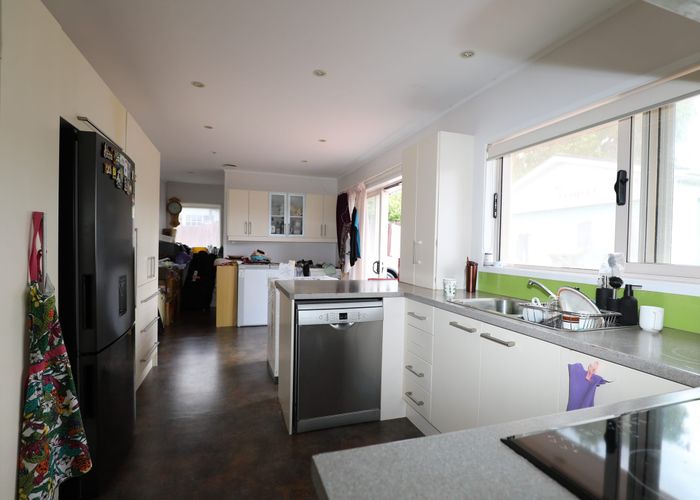  at 98 Glenmore Road, Sunnyhills, Auckland