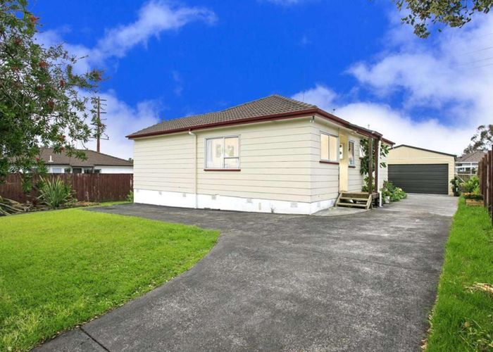  at 37 Meadowood Drive, Unsworth Heights, North Shore City, Auckland