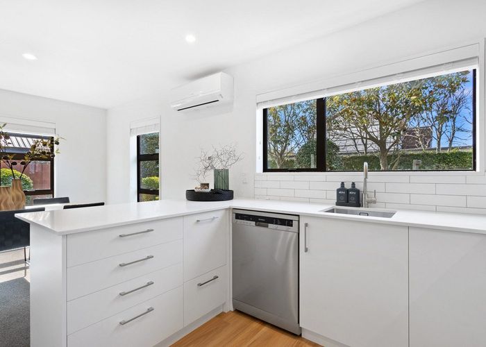  at 2/64 Searells Road, Strowan, Christchurch City, Canterbury