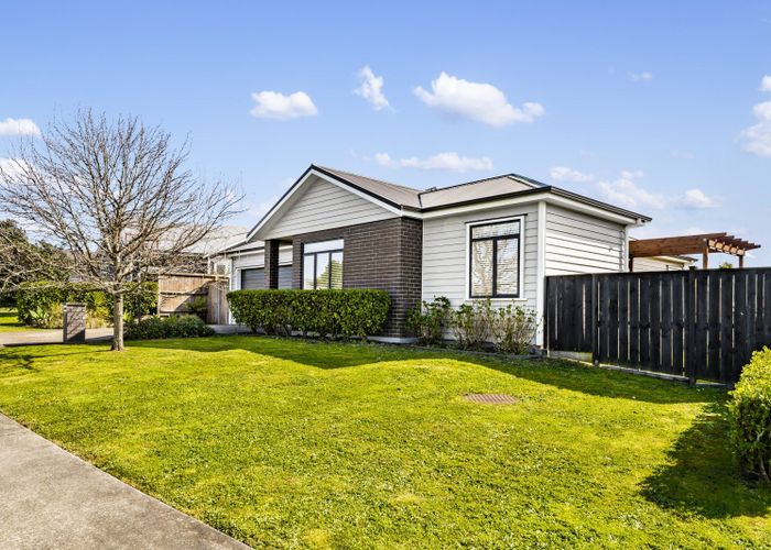  at 8 Ara Kakara Avenue, Huapai, Kumeu