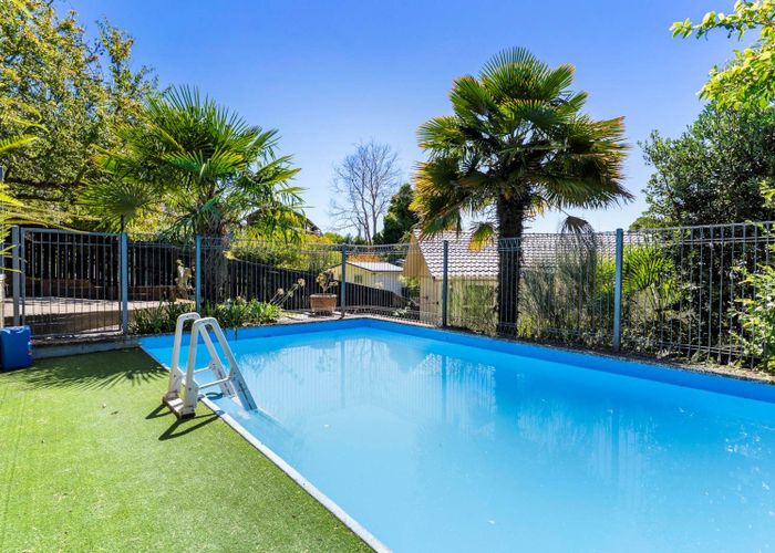  at 21 Hatherlow Street, Glenfield, Auckland
