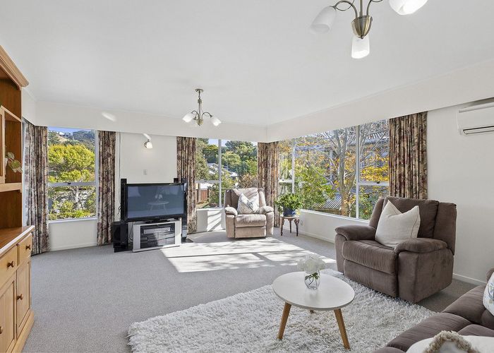 at 3 Solander Place, Whitby, Porirua