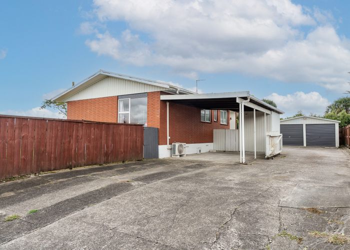 at 15 Poaka Avenue, Dinsdale, Hamilton