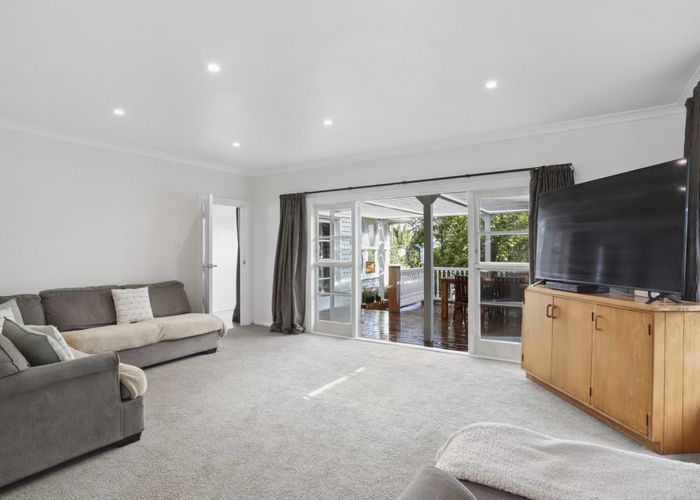  at 15 Kingdale Road, Henderson, Waitakere City, Auckland