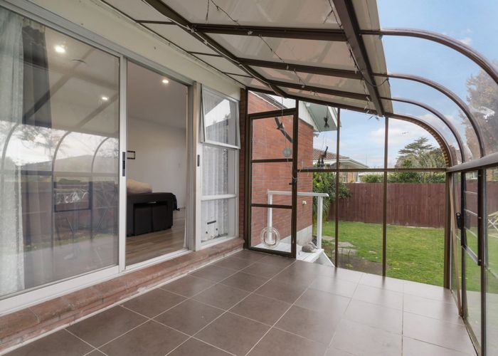  at 2/17 Poinsettia Place, Henderson, Waitakere City, Auckland