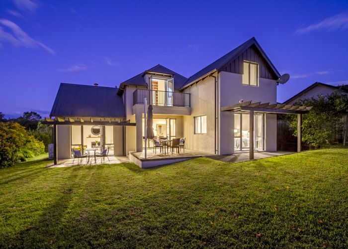  at 4 Monkton Close, Greenhithe, Auckland