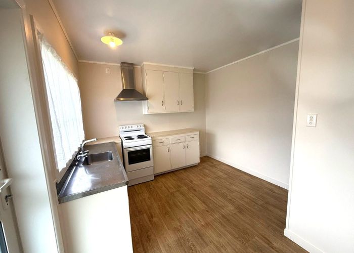  at 2/16 Waipuna Road, Mount Wellington, Auckland City, Auckland