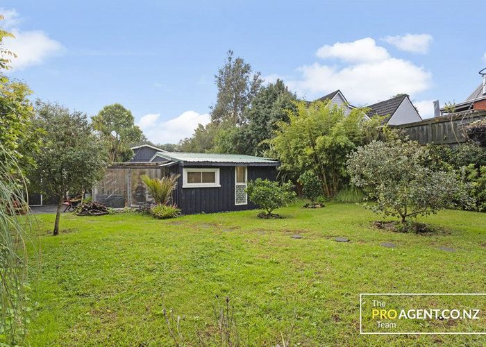  at 2/2 Earl Road, Titirangi, Waitakere City, Auckland