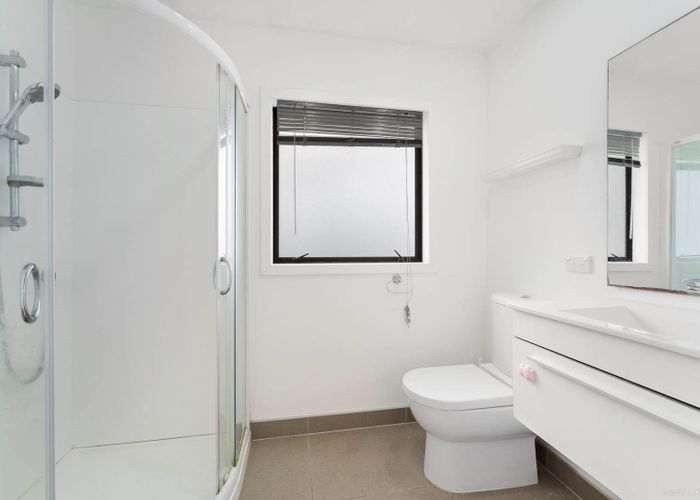  at 4 Raphael Place, West Harbour, Auckland