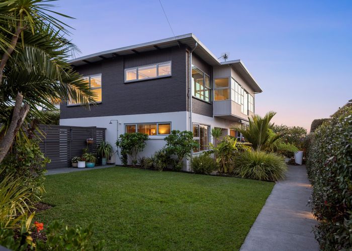  at 1/9 Second Avenue, Stanley Point, Auckland