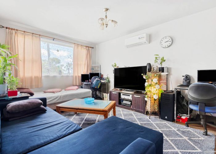  at 105 Rathgar Road, Henderson, Auckland
