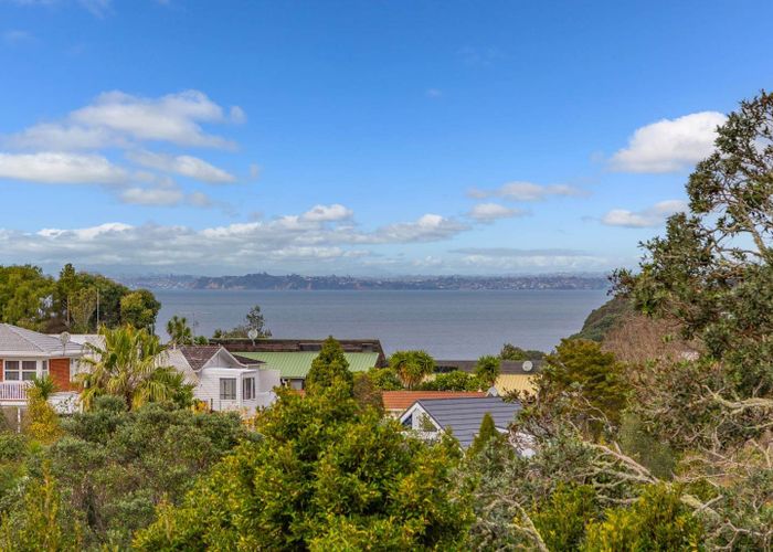  at 2/51 Seaton Place, Murrays Bay, North Shore City, Auckland