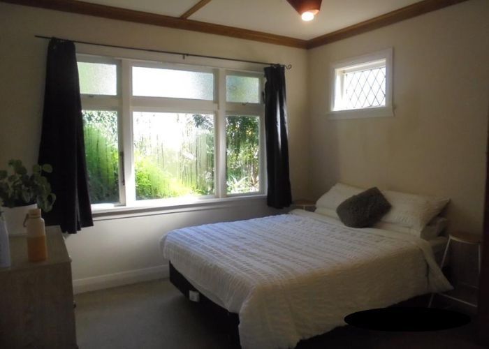  at 9 Hungerford Rd (lower flat), Lyall Bay, Wellington, Wellington