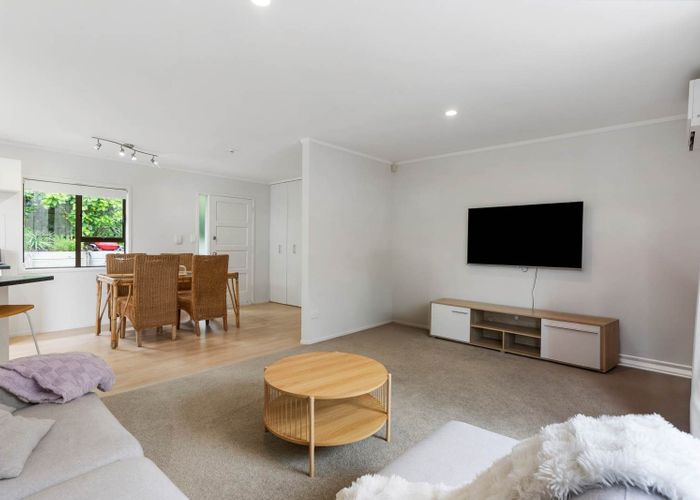  at 2/865 Beach Road, Waiake, North Shore City, Auckland