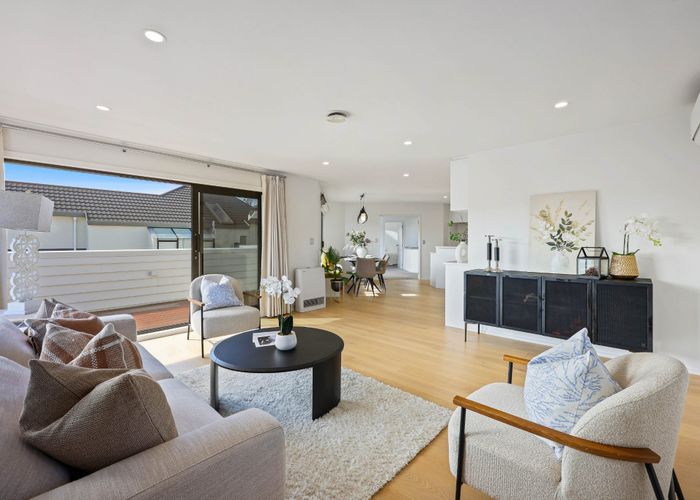  at 2/30 Eastern Beach Road, Eastern Beach, Manukau City, Auckland