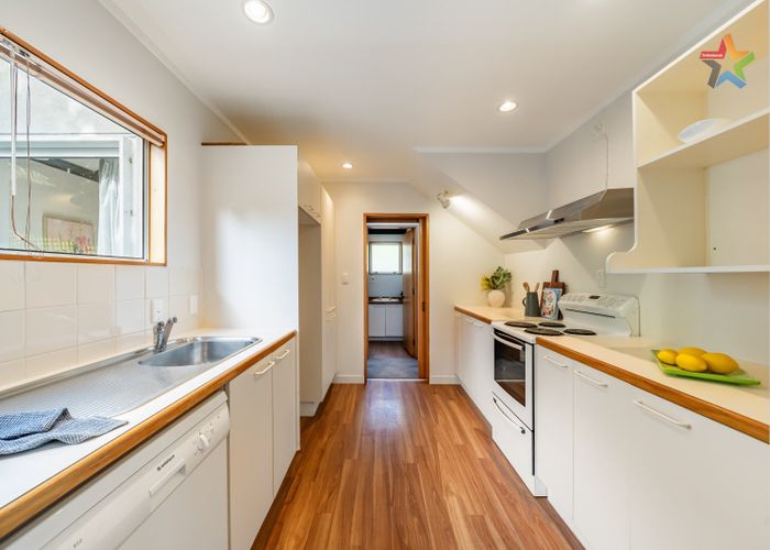  at 2/196 Dowse Drive, Maungaraki, Lower Hutt