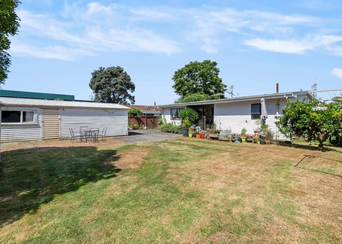  at 11 Graham Road, Conifer Grove, Takanini