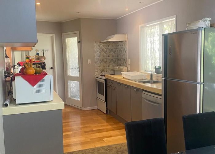  at 32 Waverley Ave, Glenfield, North Shore City, Auckland