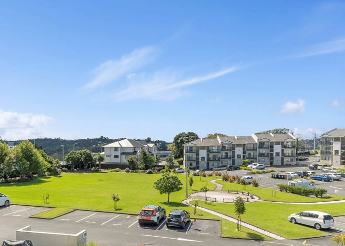  at 12E/71 Spencer Road, Oteha, Auckland