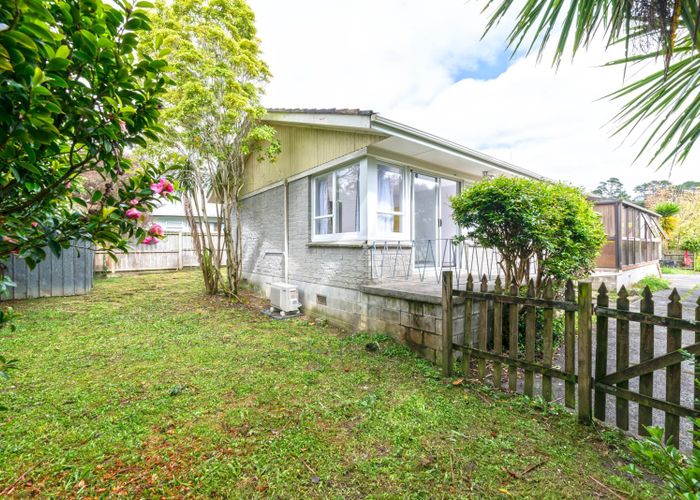  at 4/47 Woodside Road, Massey, Auckland