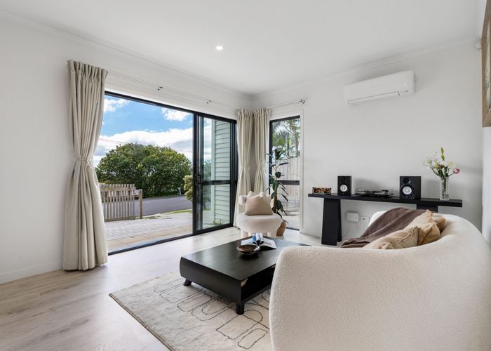  at 562A Beach Road, Rothesay Bay, North Shore City, Auckland