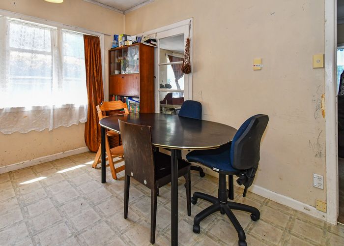  at 27 Vine Street, Mangere East, Auckland