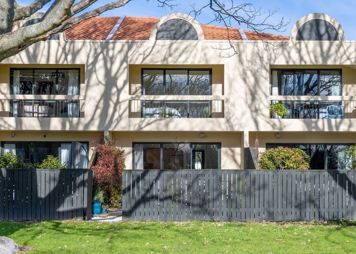  at 2/17 Devon Street, Sydenham, Christchurch