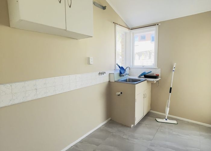  at 25 Ellesmere Cresent, Pakuranga Heights, Manukau City, Auckland