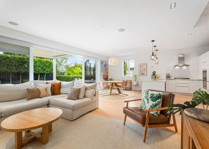  at 28 Warwick Avenue, Westmere, Auckland