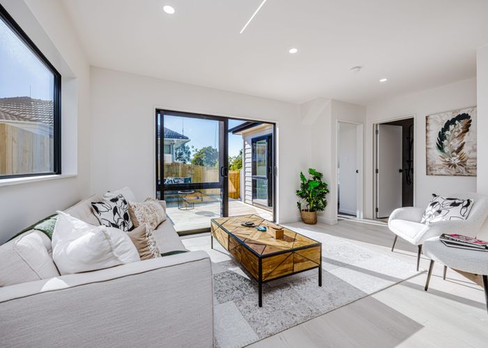  at 4 A-D Glenmore Road, Sunnyhills, Manukau City, Auckland