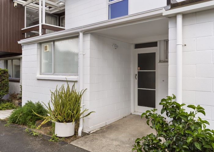  at 2/43 Halesowen Avenue, Sandringham, Auckland