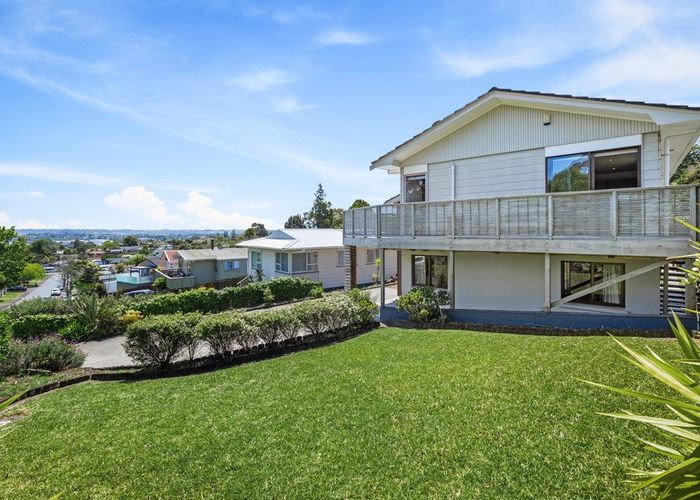  at 27 Longreach Drive, Sunnyvale, Waitakere City, Auckland