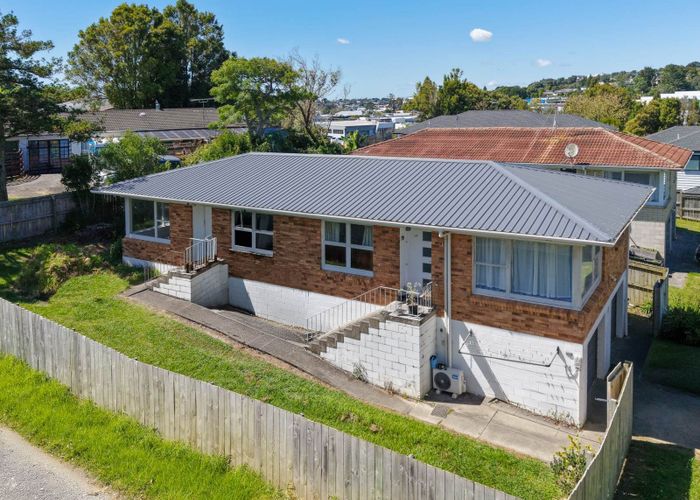  at 1/40 Cheval Drive, Totara Vale, North Shore City, Auckland