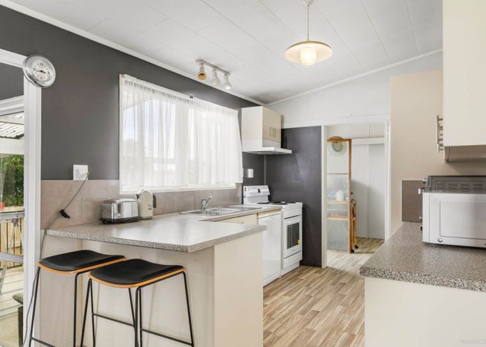  at 53 Sandspit Road, Waiuku, Franklin, Auckland