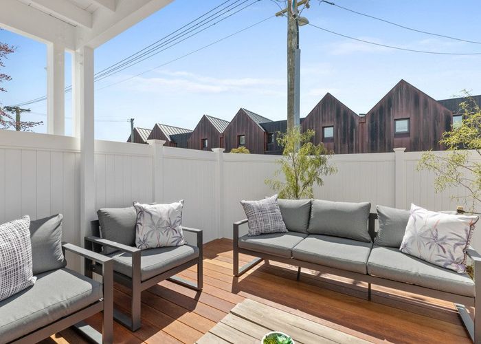  at 1/92 Holly Road, St. Albans, Christchurch City, Canterbury