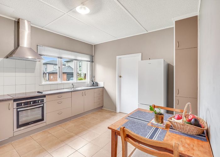  at 221 Fox Street, Hamilton East, Hamilton, Waikato