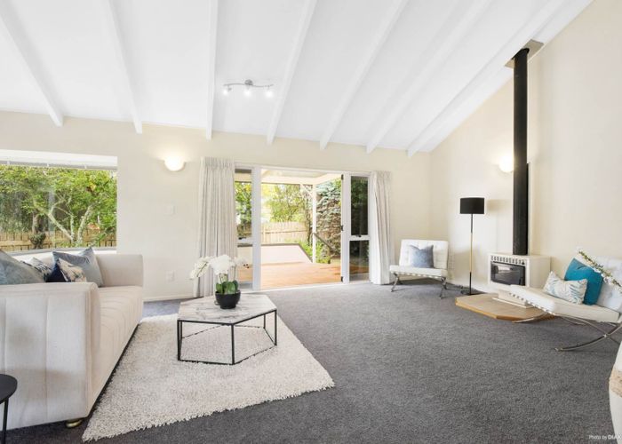  at 2/956 East Coast Road, Northcross, Auckland