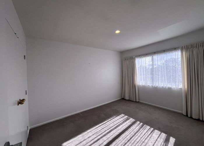  at 2/1 Briar Way, New Lynn, Auckland